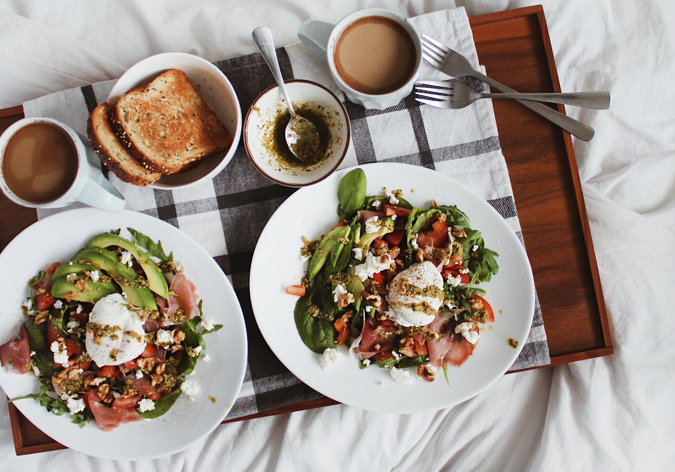 Salotos su be lukšto virtu kiaušiniu