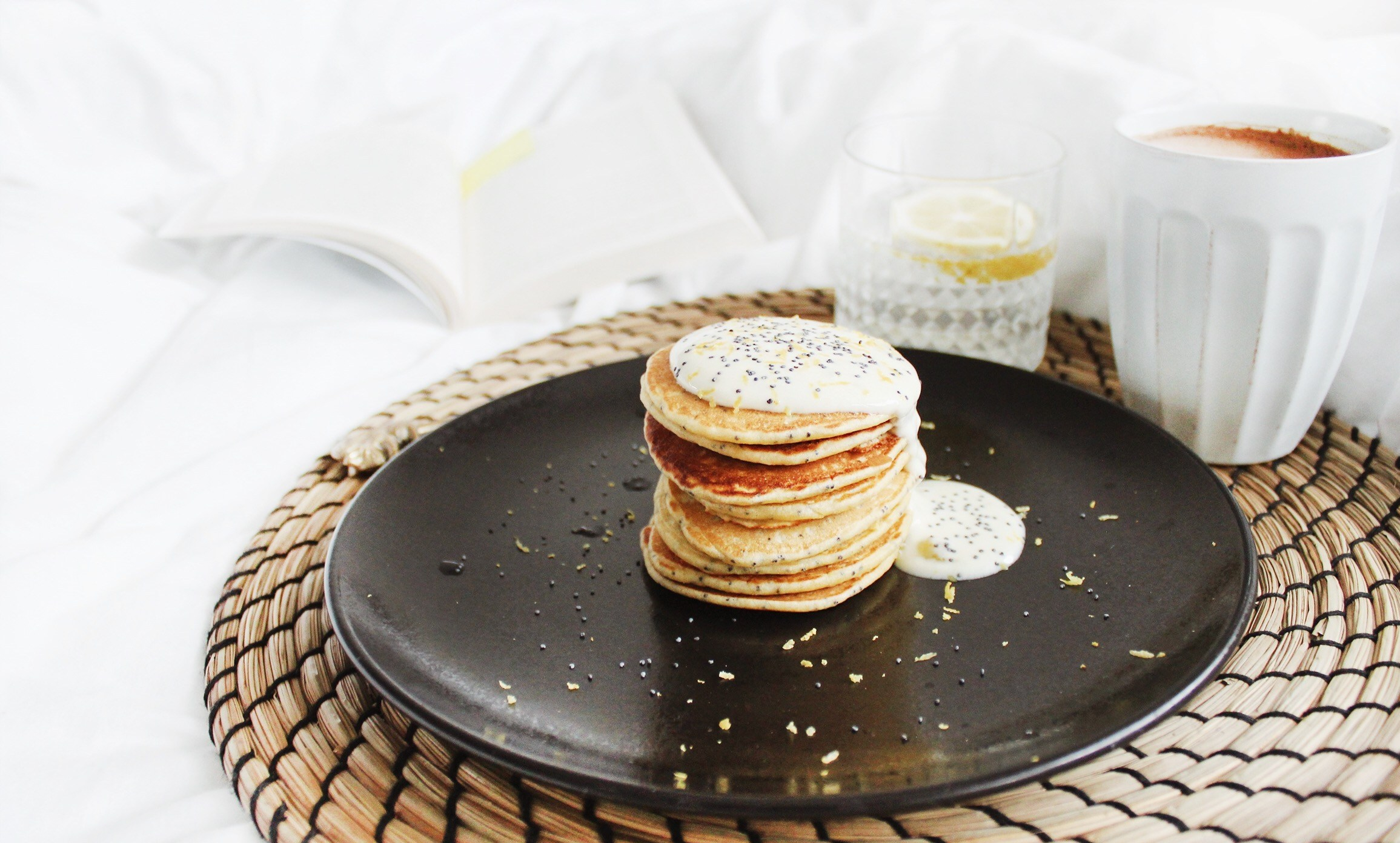 Citrininiai blynai su jogurtiniu padažu