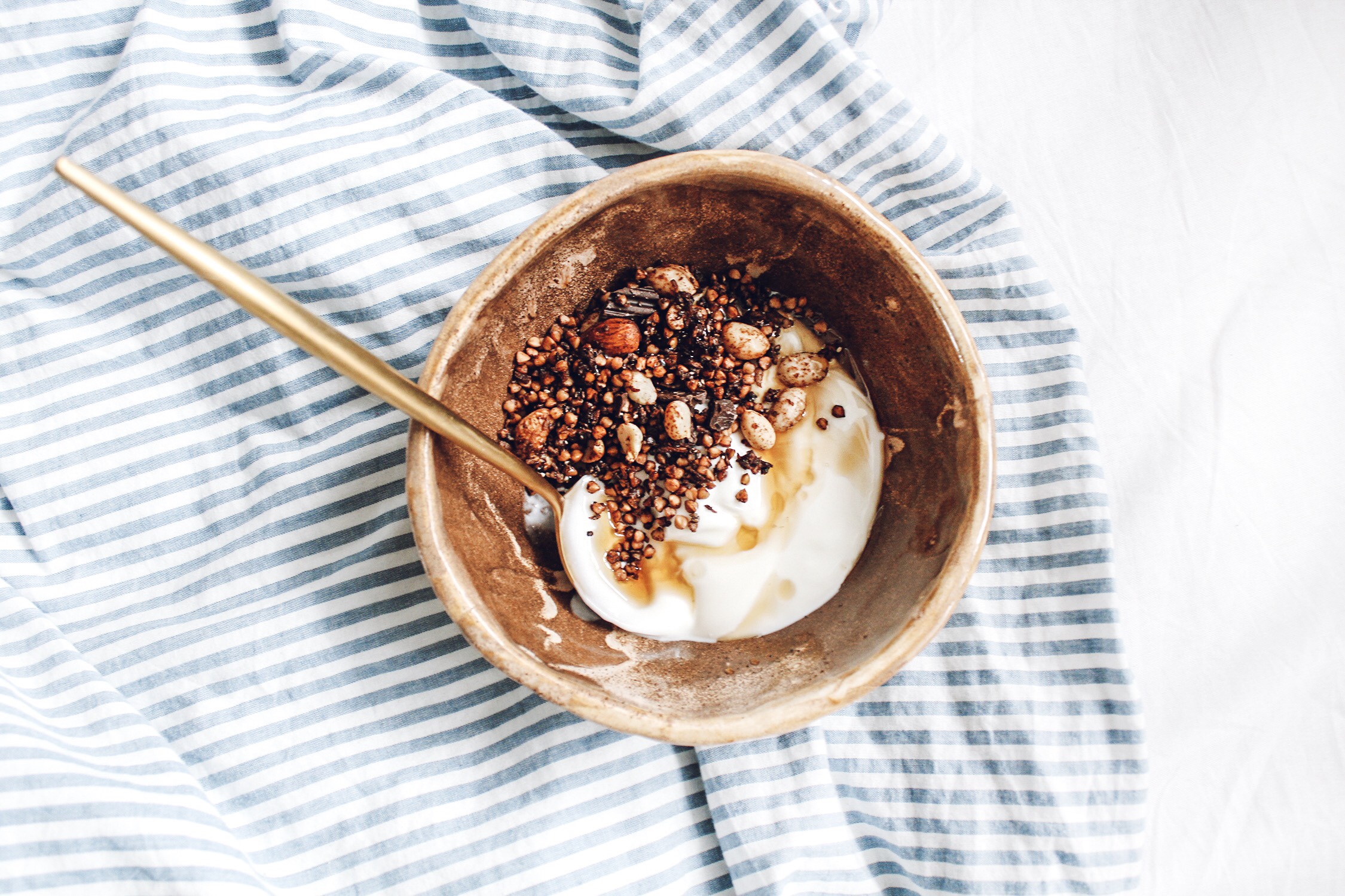 Smarkiai šokoladinė grikių granola